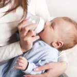 Comment donner le biberon à son bébé : guide complet pour des repas sereins